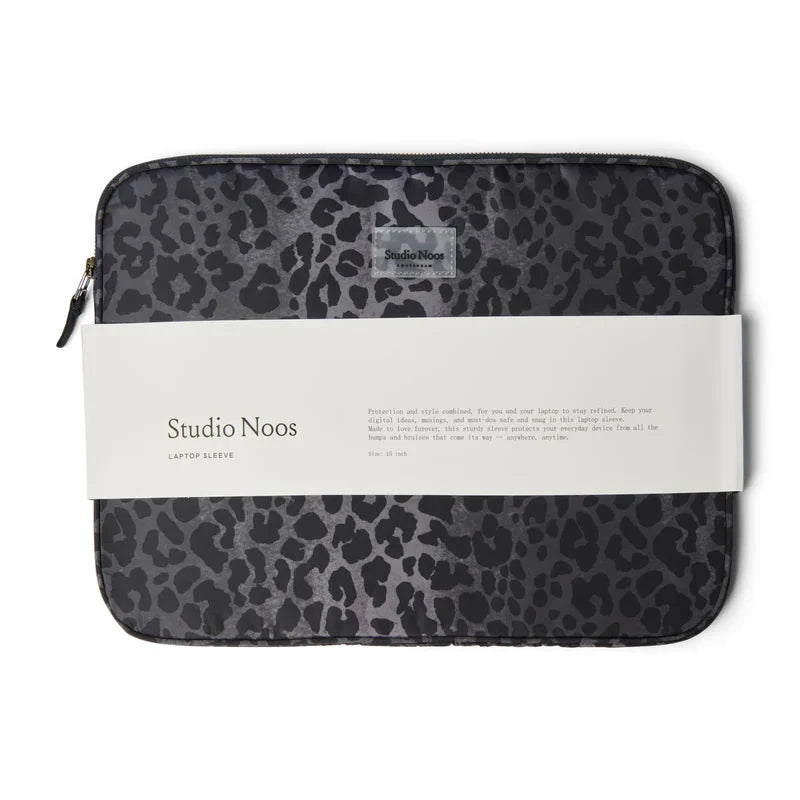 Studio Noos - Laptophoes - Antra Leopard Puffy Laptop Sleeve - Donkergrijs zwart - 15 inch, Tablethoes, Studio Noos, Keekabuu